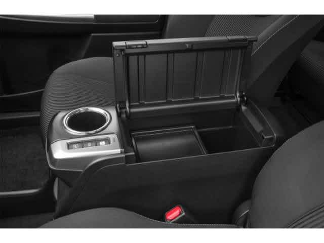 Thumbnail: 2015 Toyota Prius v - 16