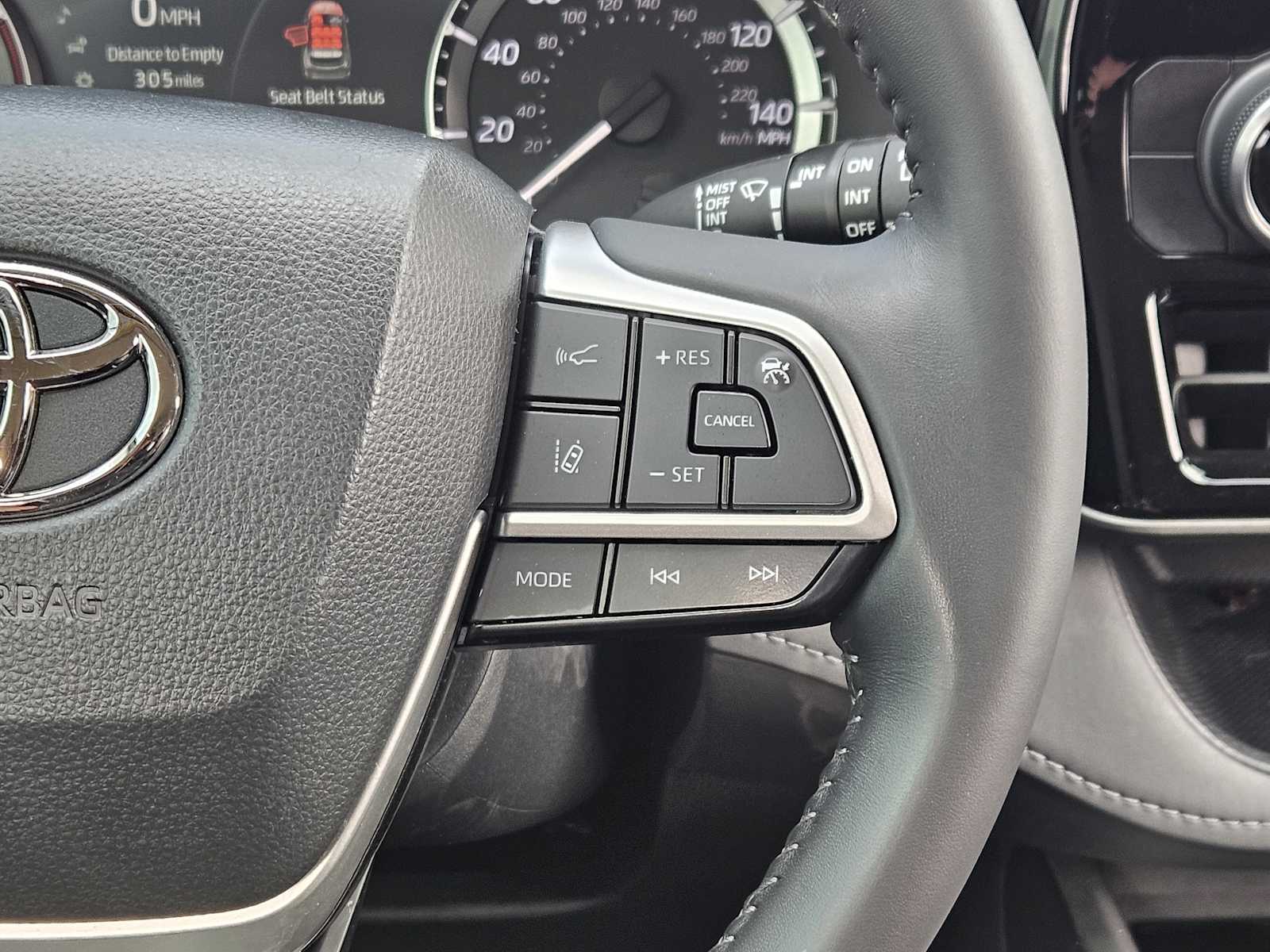 Thumbnail: 2023 Toyota Highlander - 28