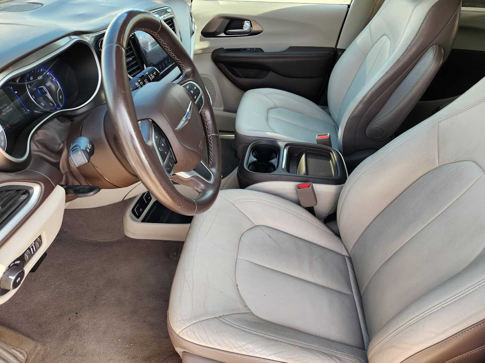 Thumbnail: 2017 Chrysler Pacifica - 12