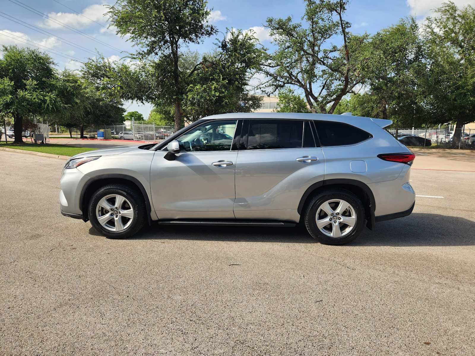 Thumbnail: 2021 Toyota Highlander - 3