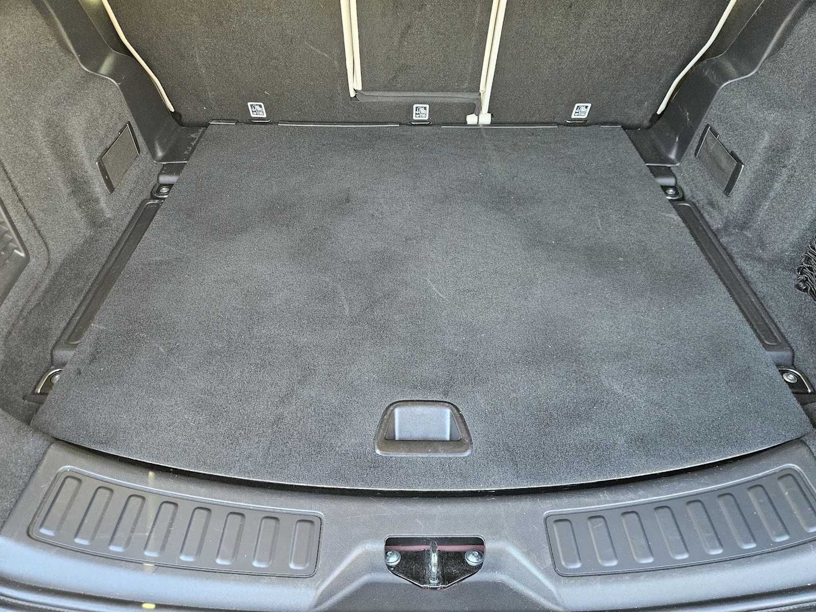 Thumbnail: 2020 Land Rover Discovery Sport - 30