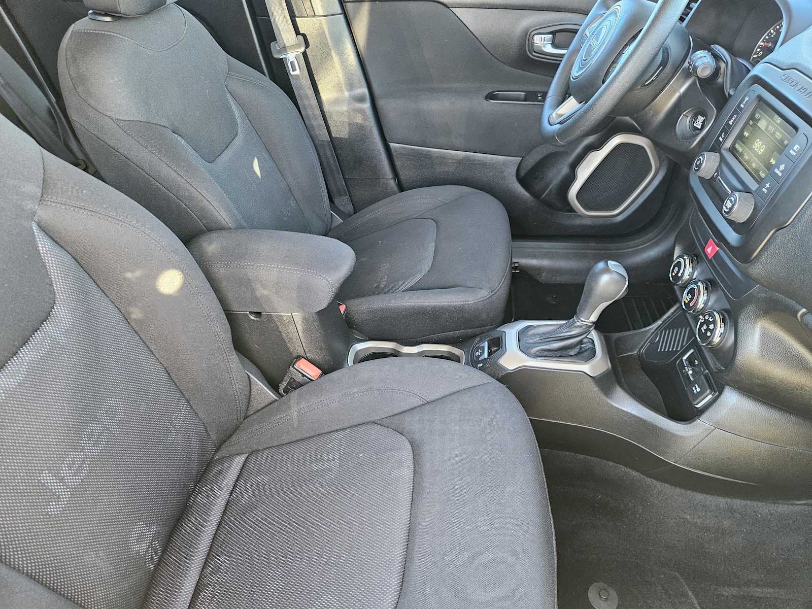 Thumbnail: 2017 Jeep Renegade - 14