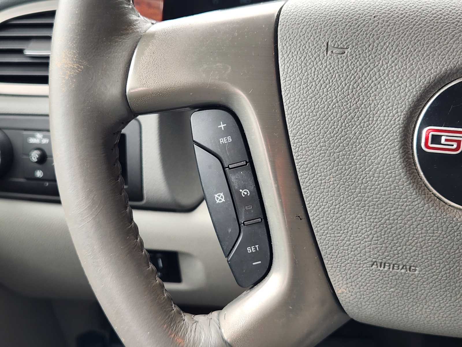 Thumbnail: 2011 GMC Yukon - 27