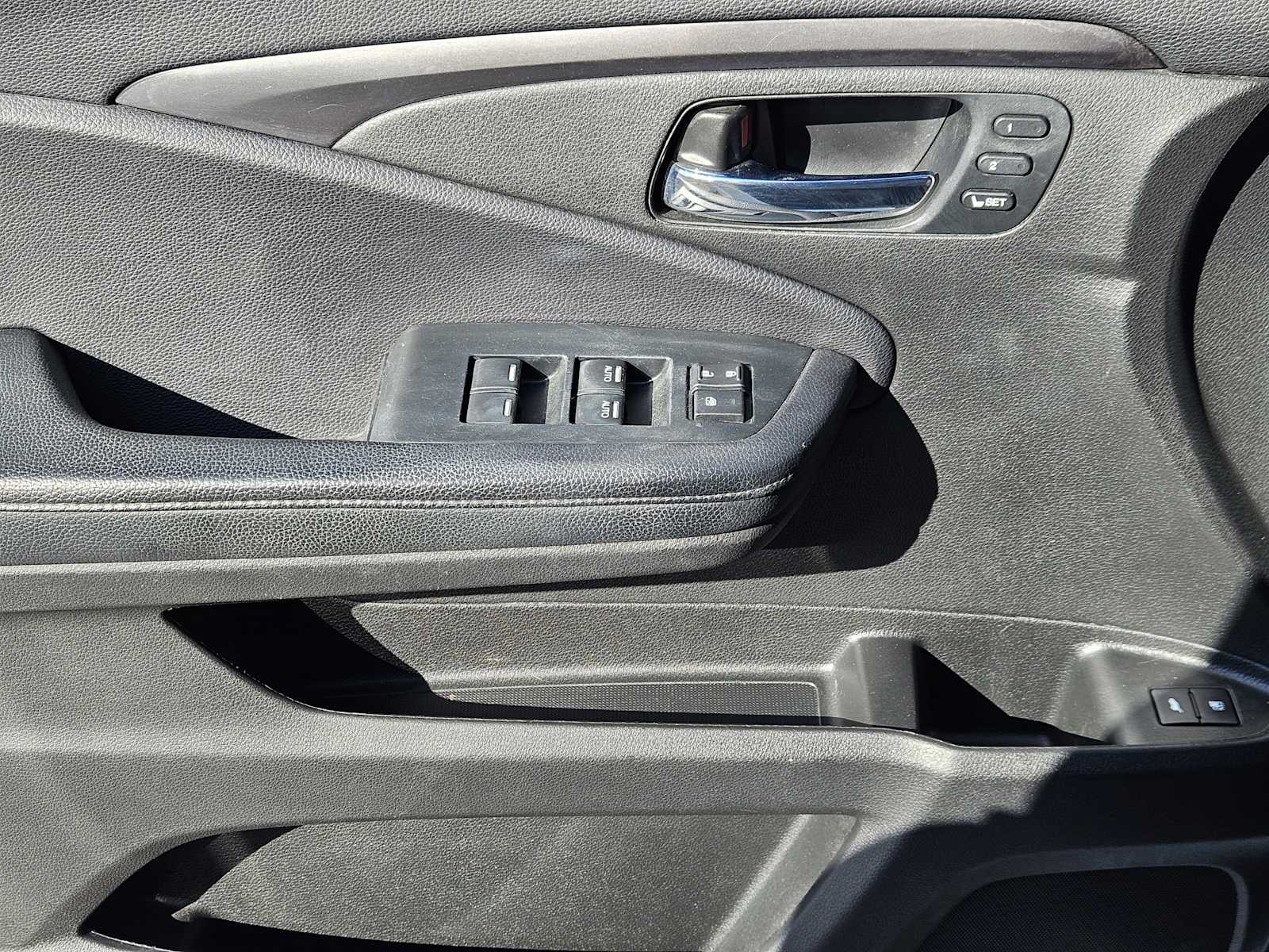 Thumbnail: 2022 Honda Pilot - 23