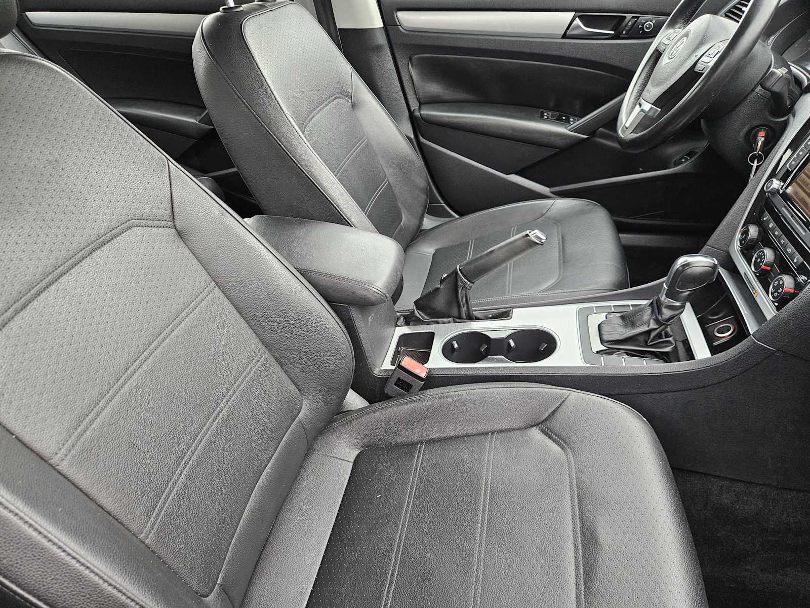 Thumbnail: 2013 Volkswagen Passat - 13