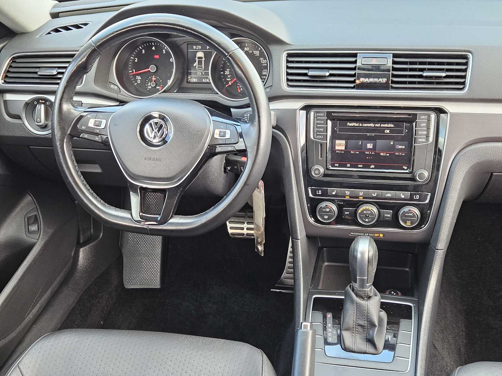 Thumbnail: 2018 Volkswagen Passat - 24