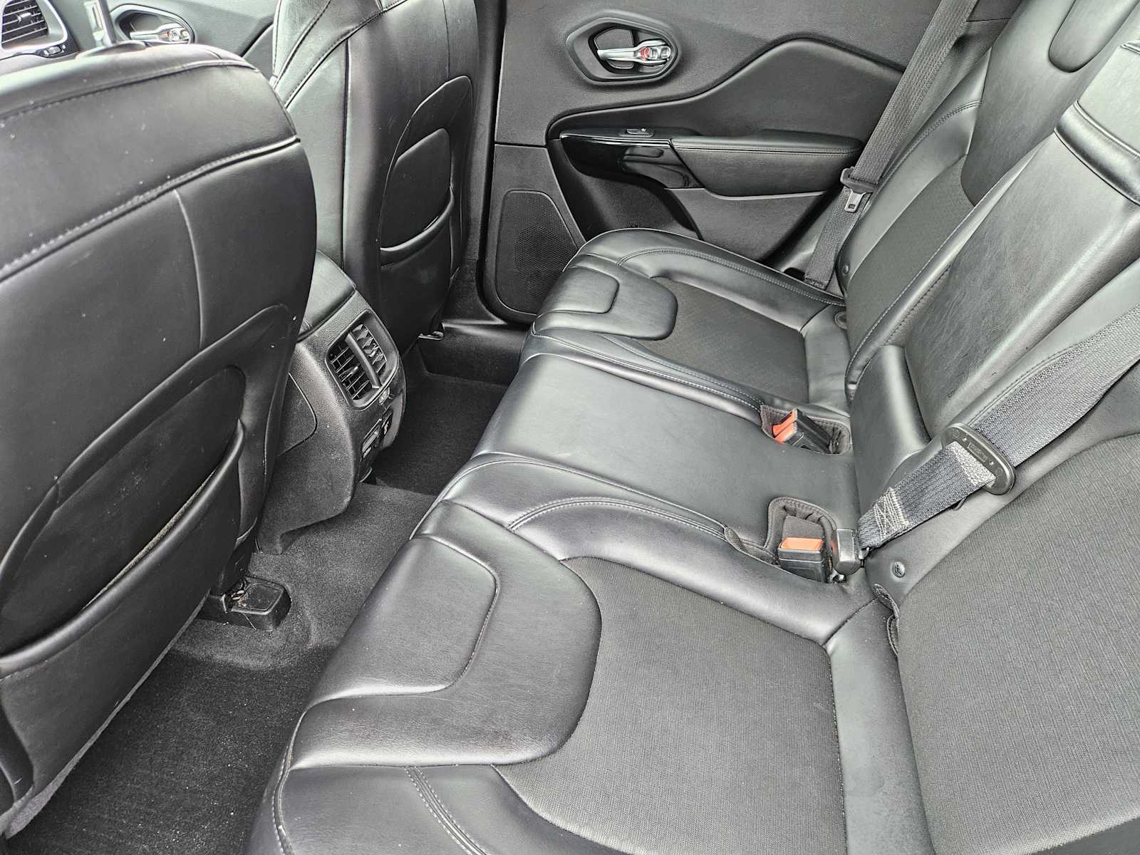 Thumbnail: 2019 Jeep Cherokee - 29