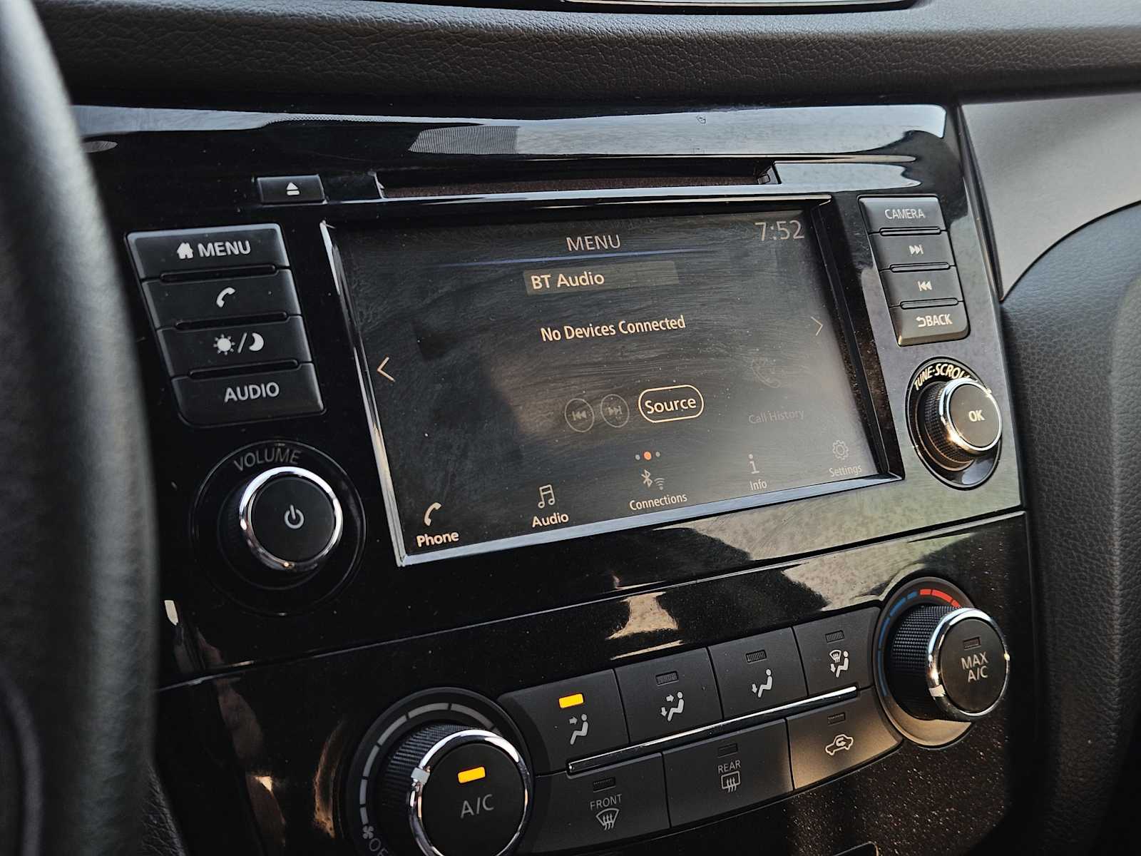 Thumbnail: 2020 Nissan Rogue Sport - 16