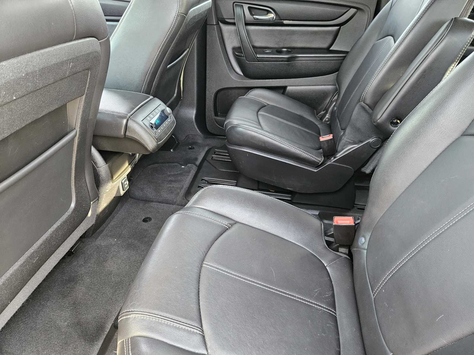 Thumbnail: 2017 Chevrolet Traverse - 28