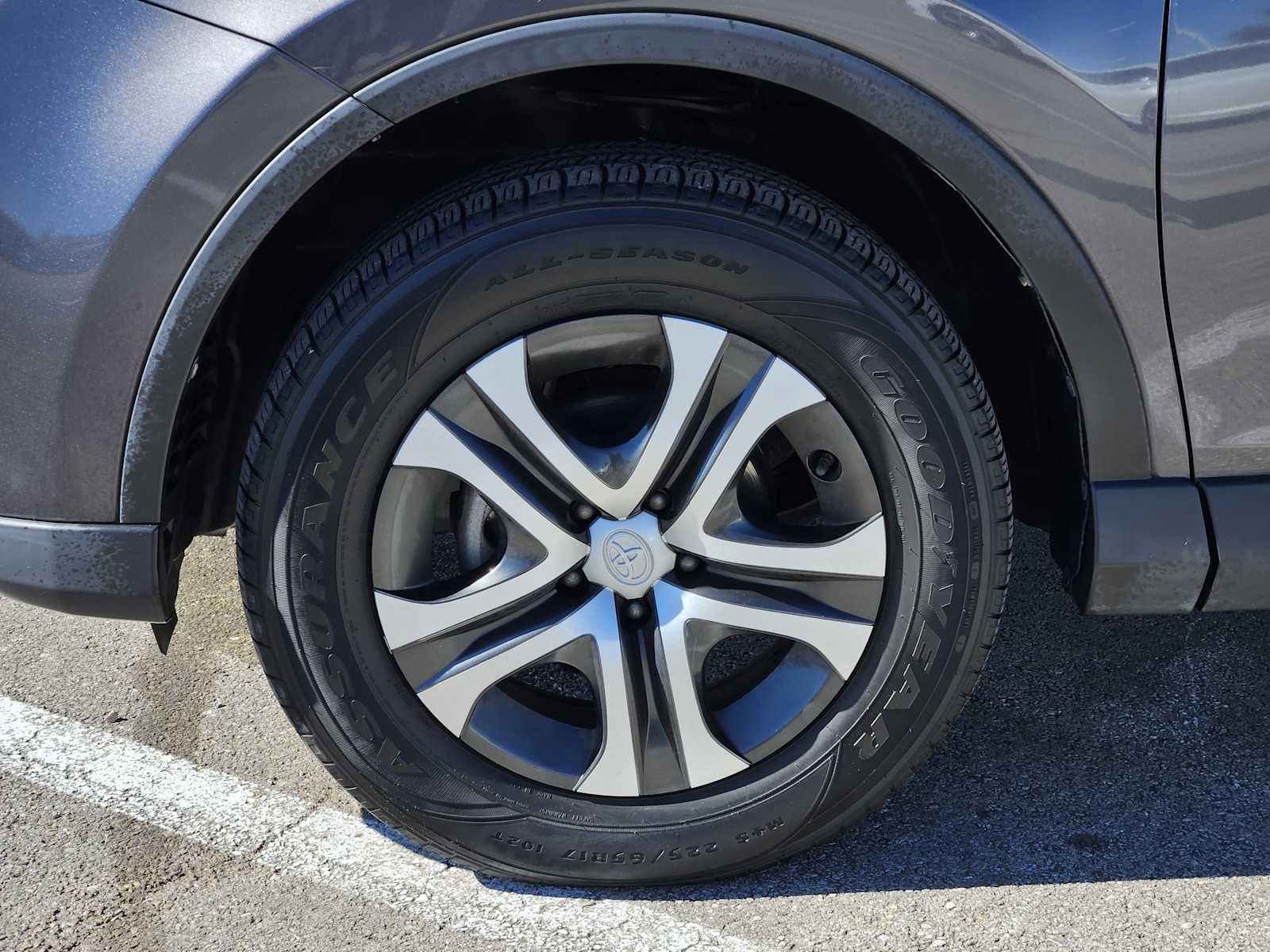 Thumbnail: 2018 Toyota RAV4 - 9