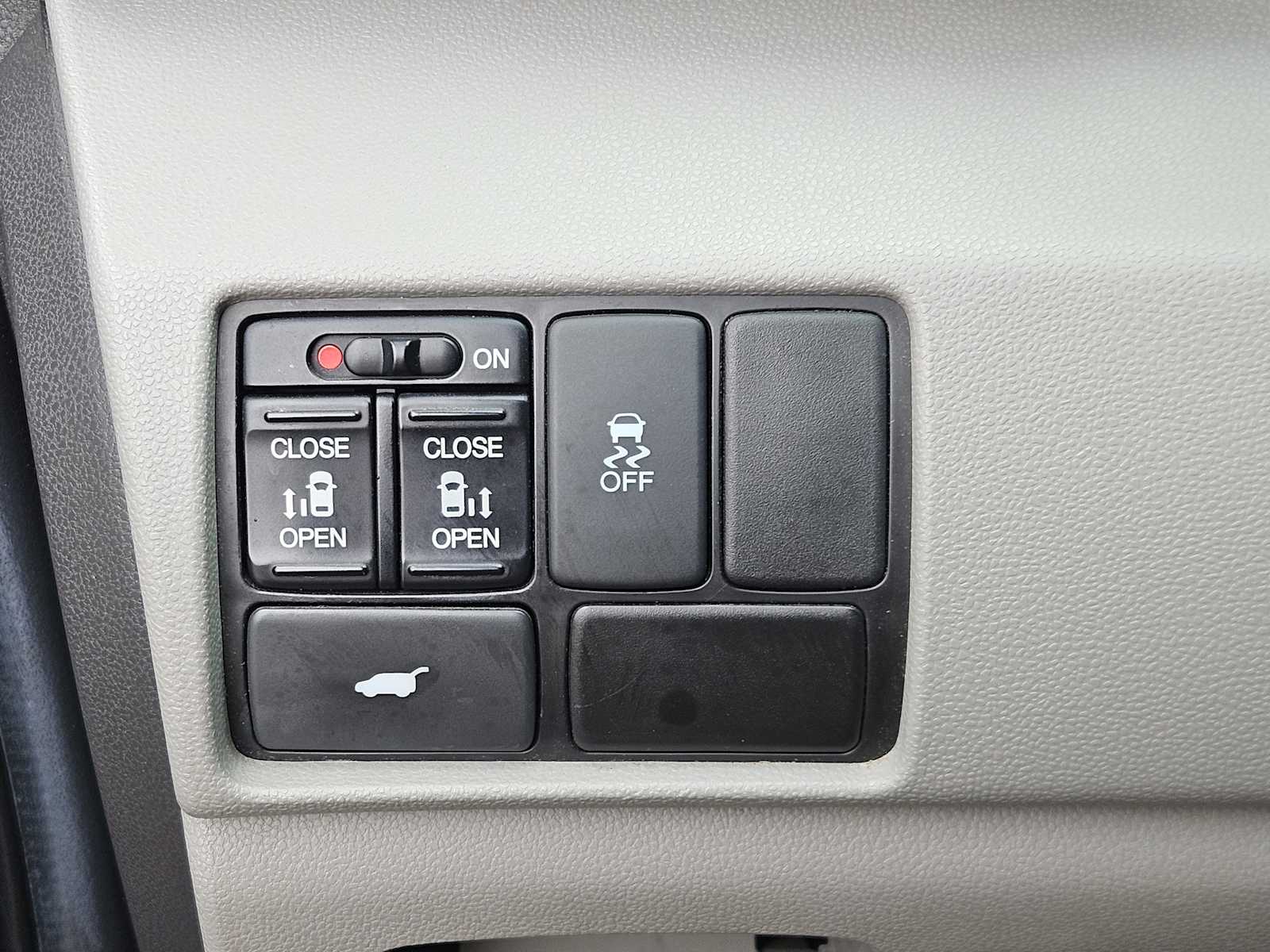 Thumbnail: 2012 Honda Odyssey - 20