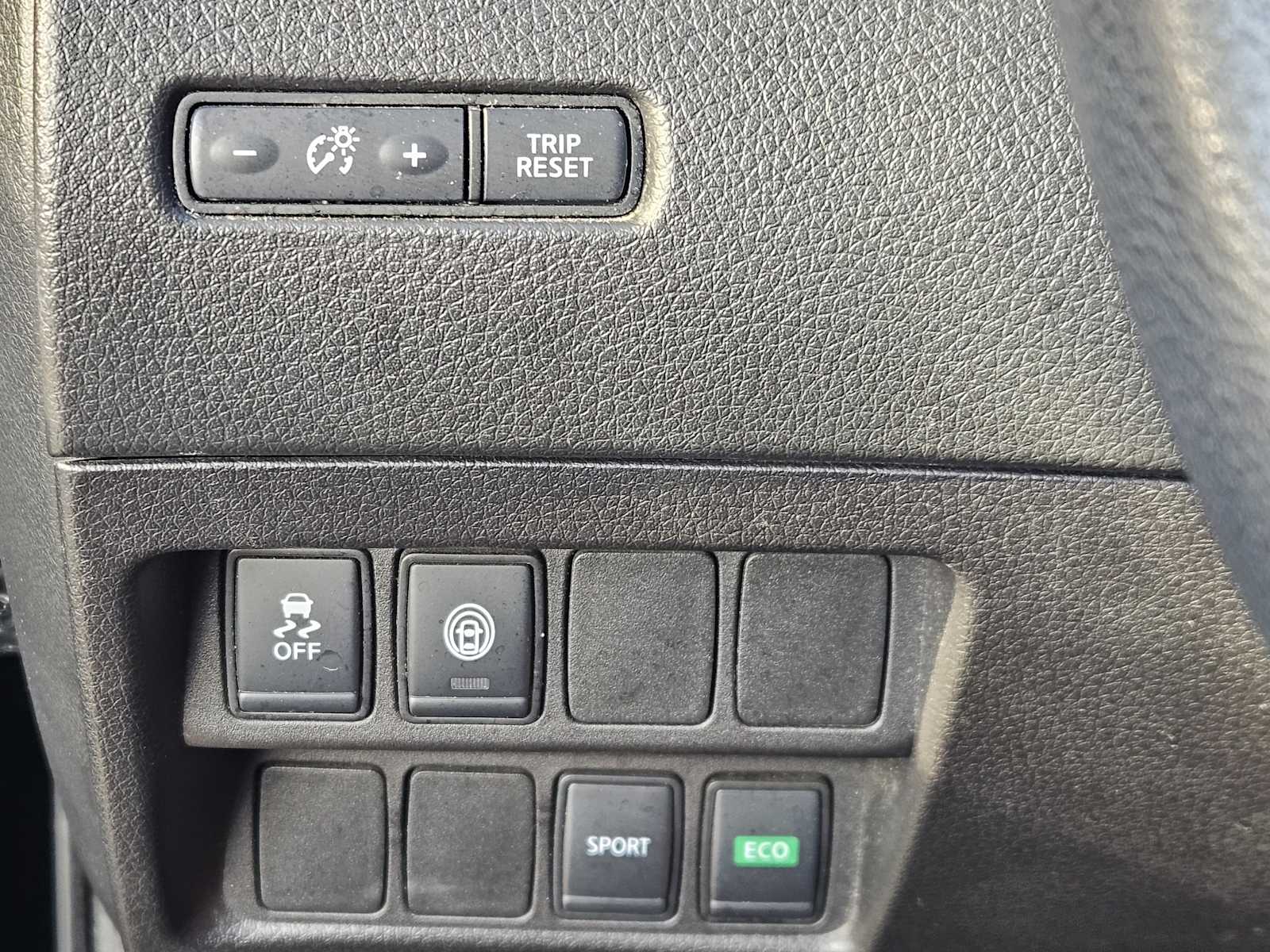 Thumbnail: 2020 Nissan Rogue Sport - 20