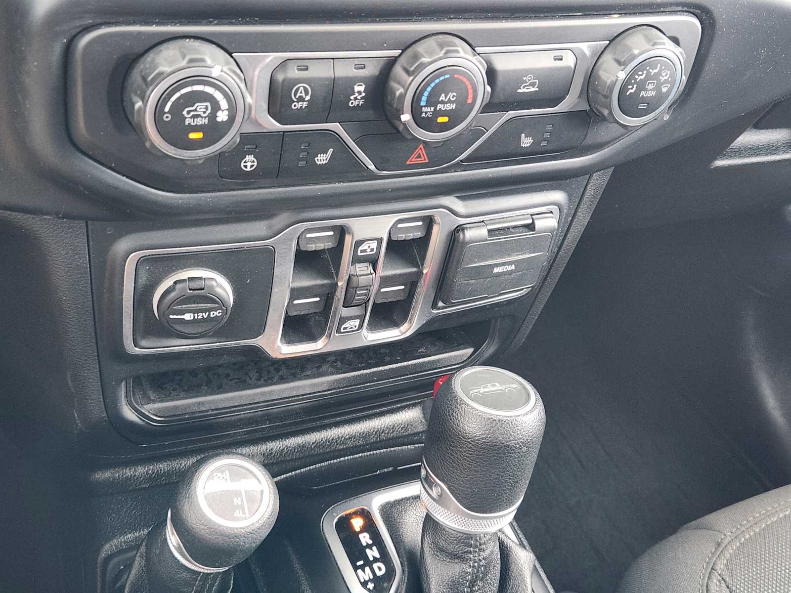 Thumbnail: 2020 Jeep Gladiator - 18