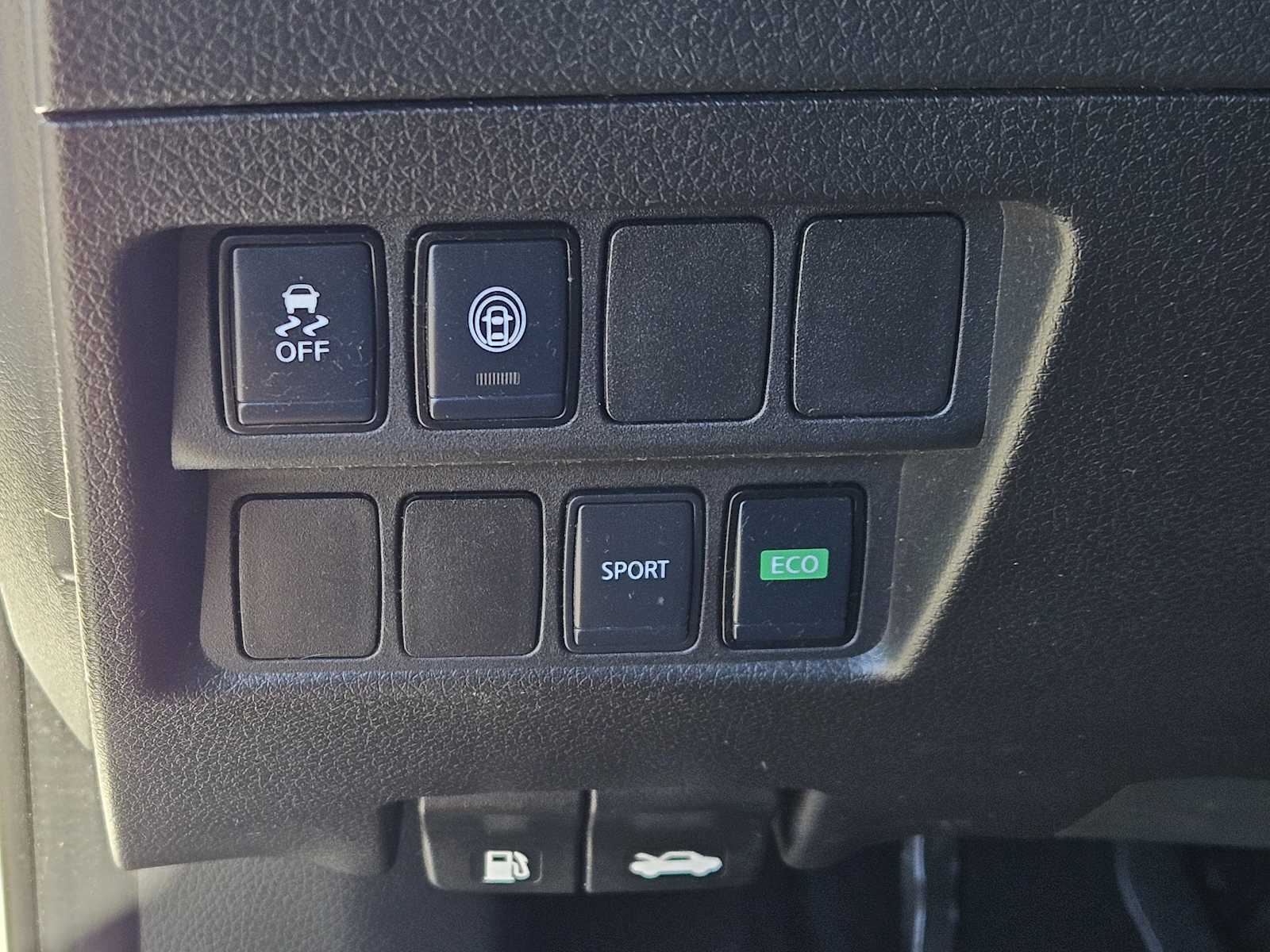 Thumbnail: 2020 Nissan Rogue Sport - 20