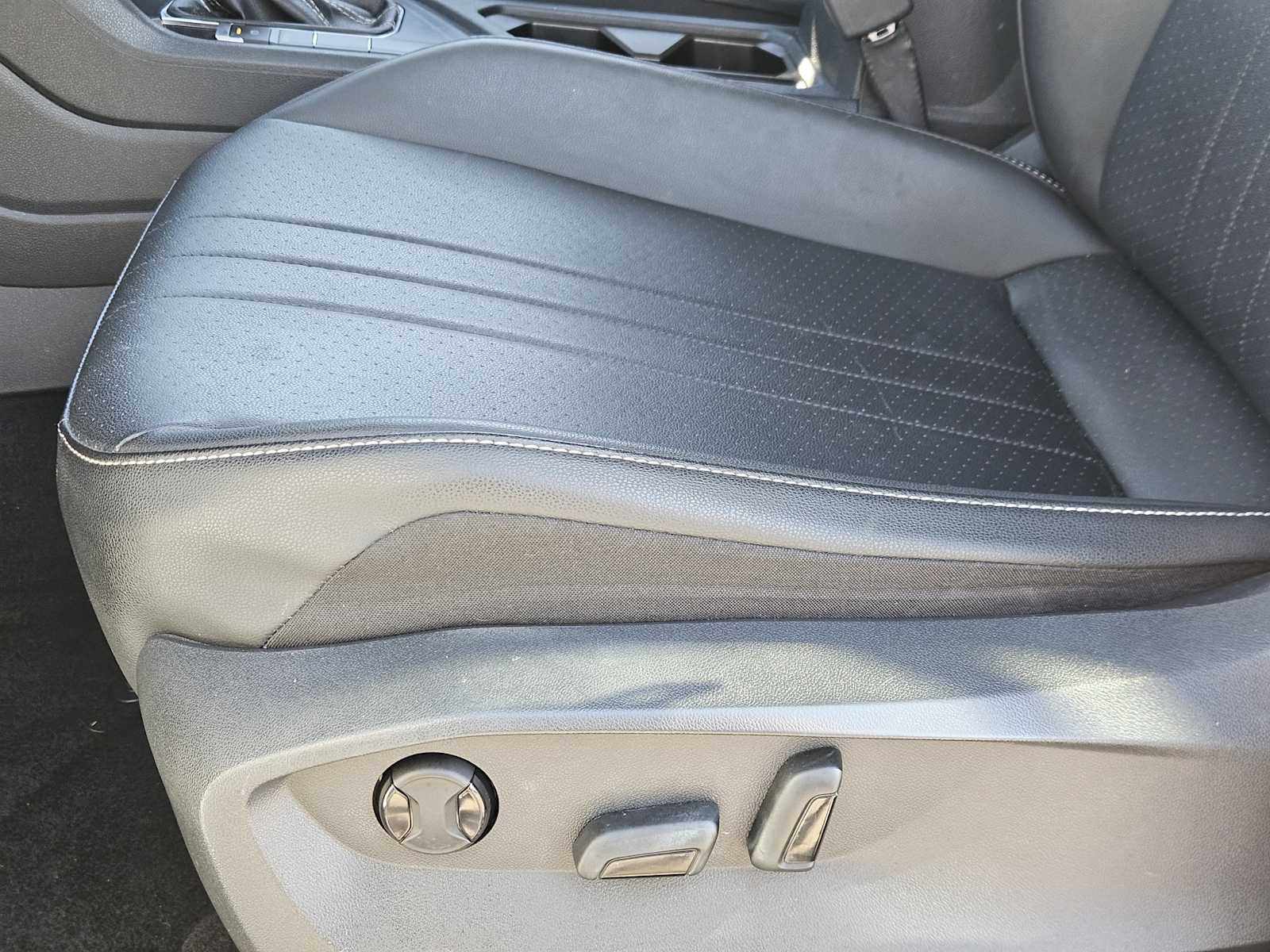 Thumbnail: 2023 Volkswagen Tiguan - 24