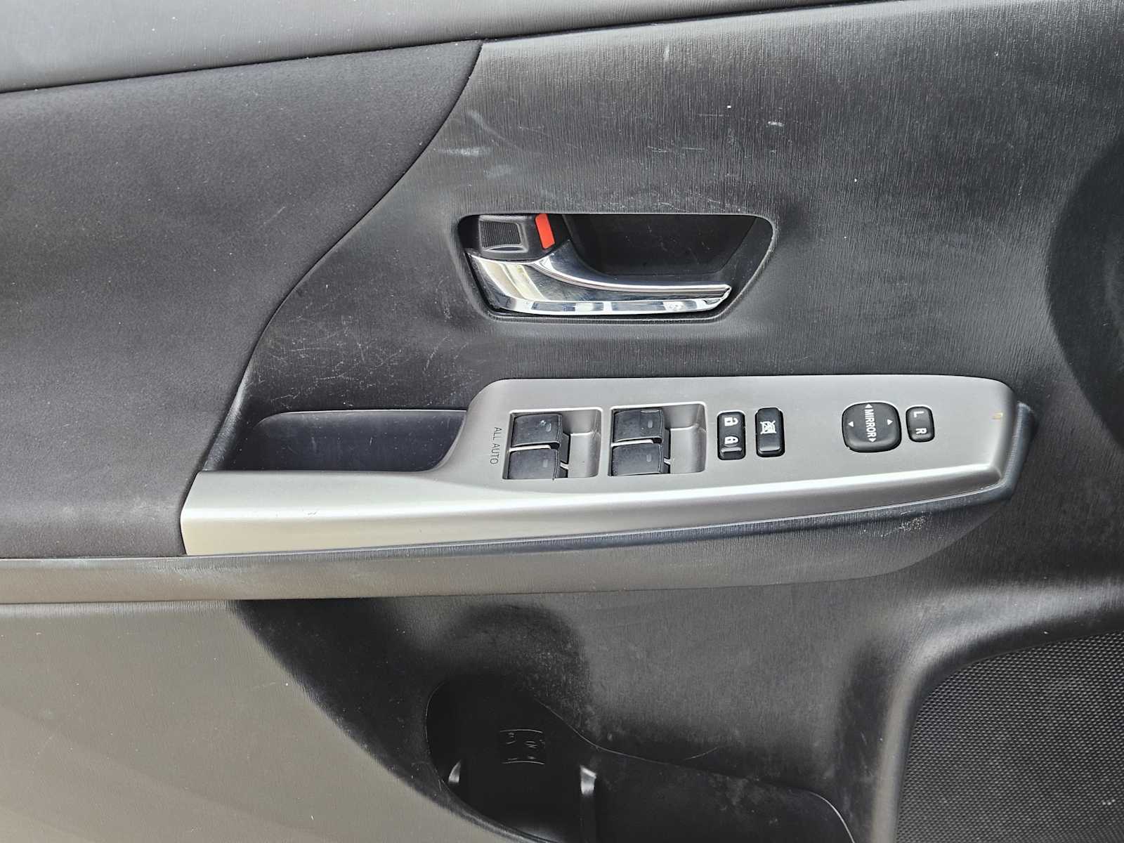 Thumbnail: 2015 Toyota Prius v - 21