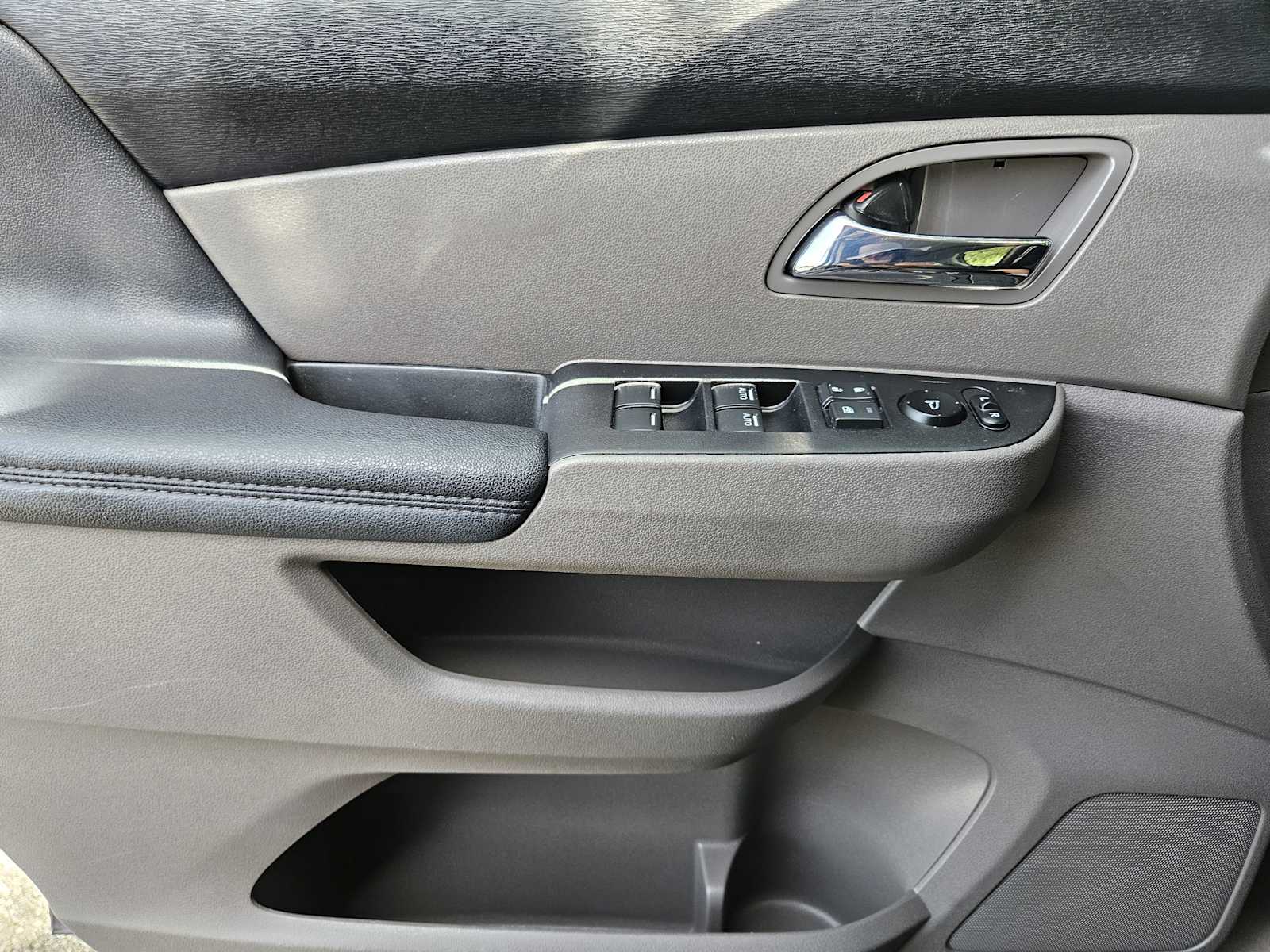 2016 Honda Odyssey EX-L - Photo 23