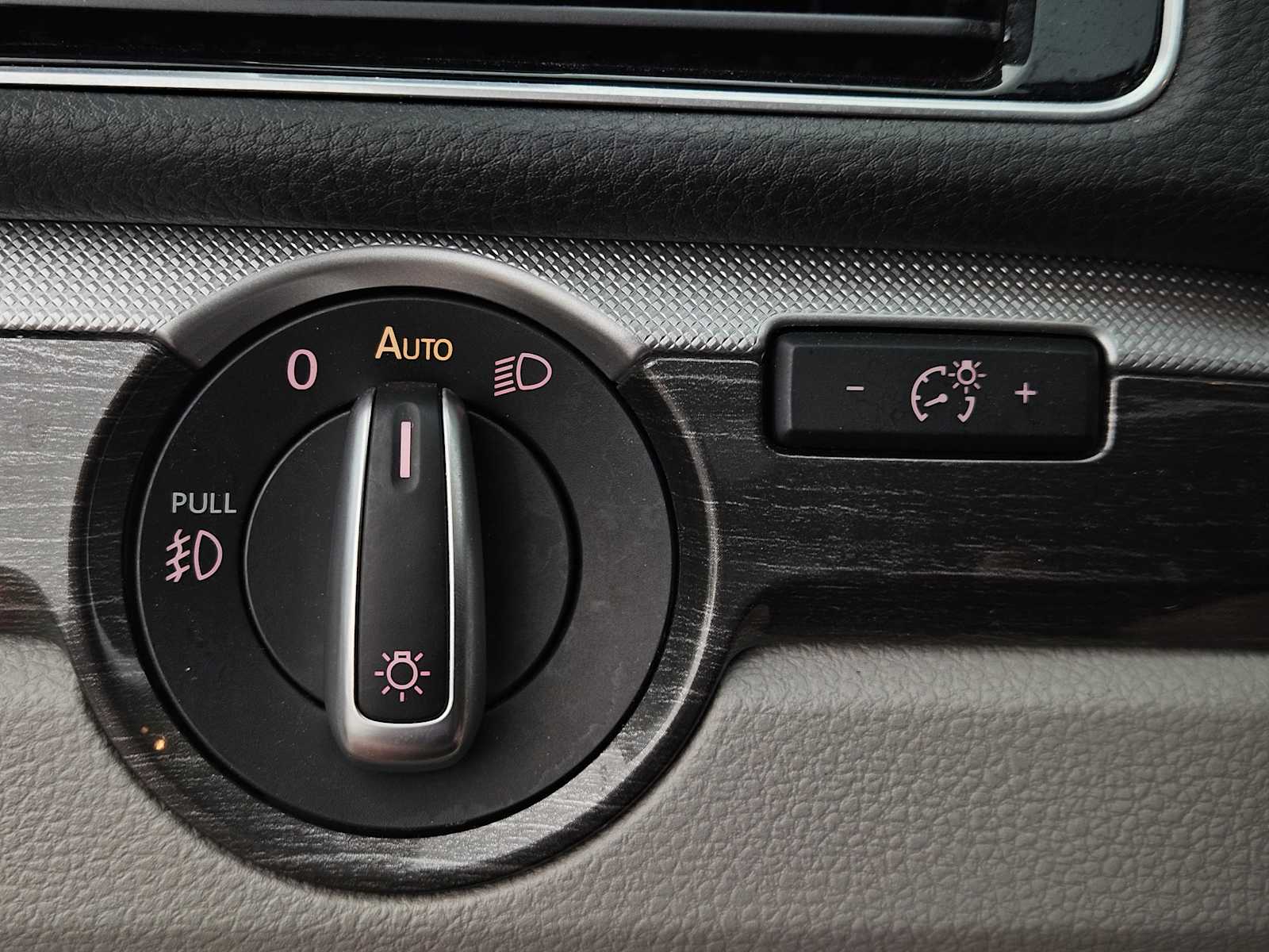 Thumbnail: 2017 Volkswagen Passat - 22