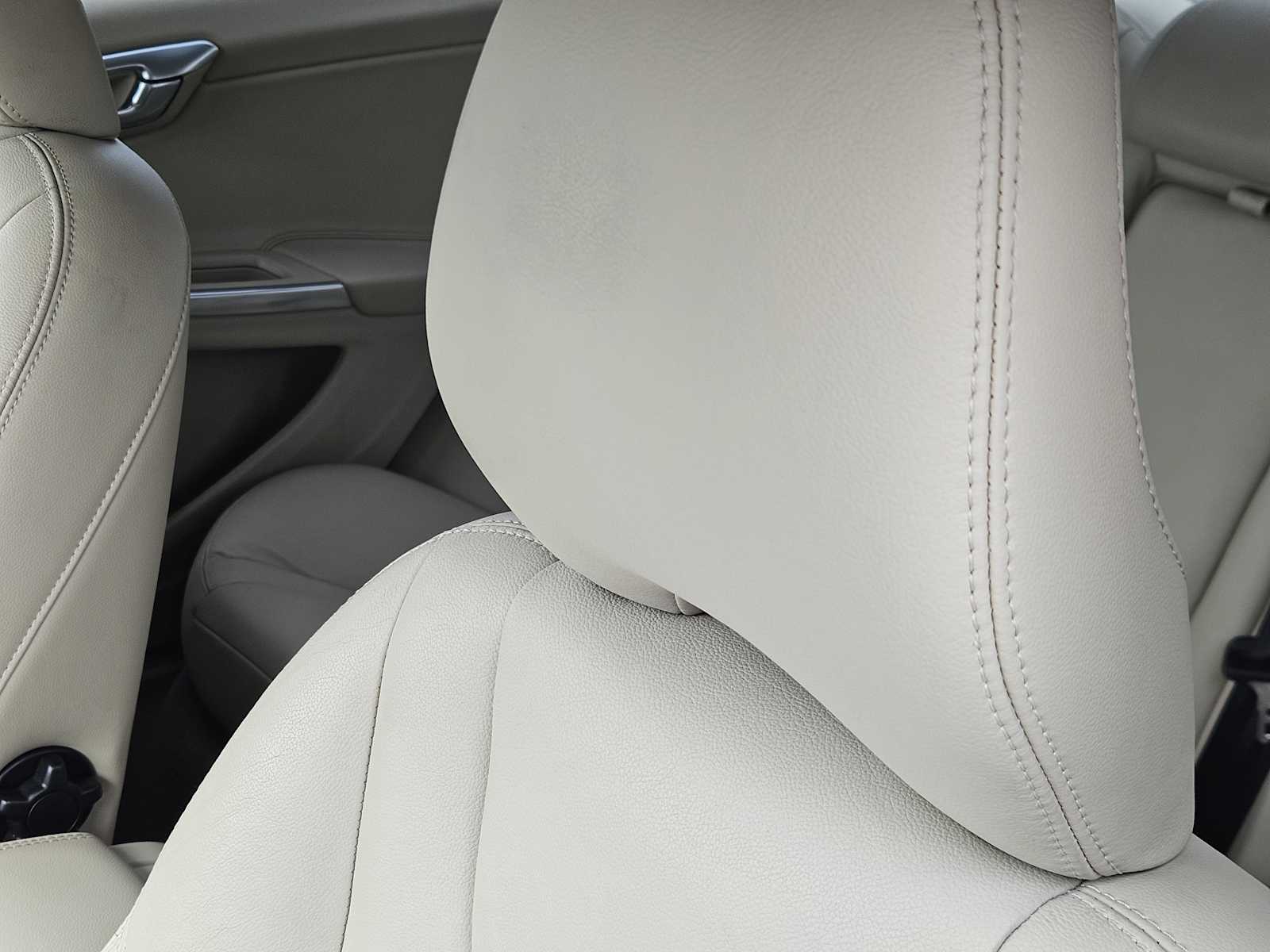 Thumbnail: 2015 Volvo S60 - 14