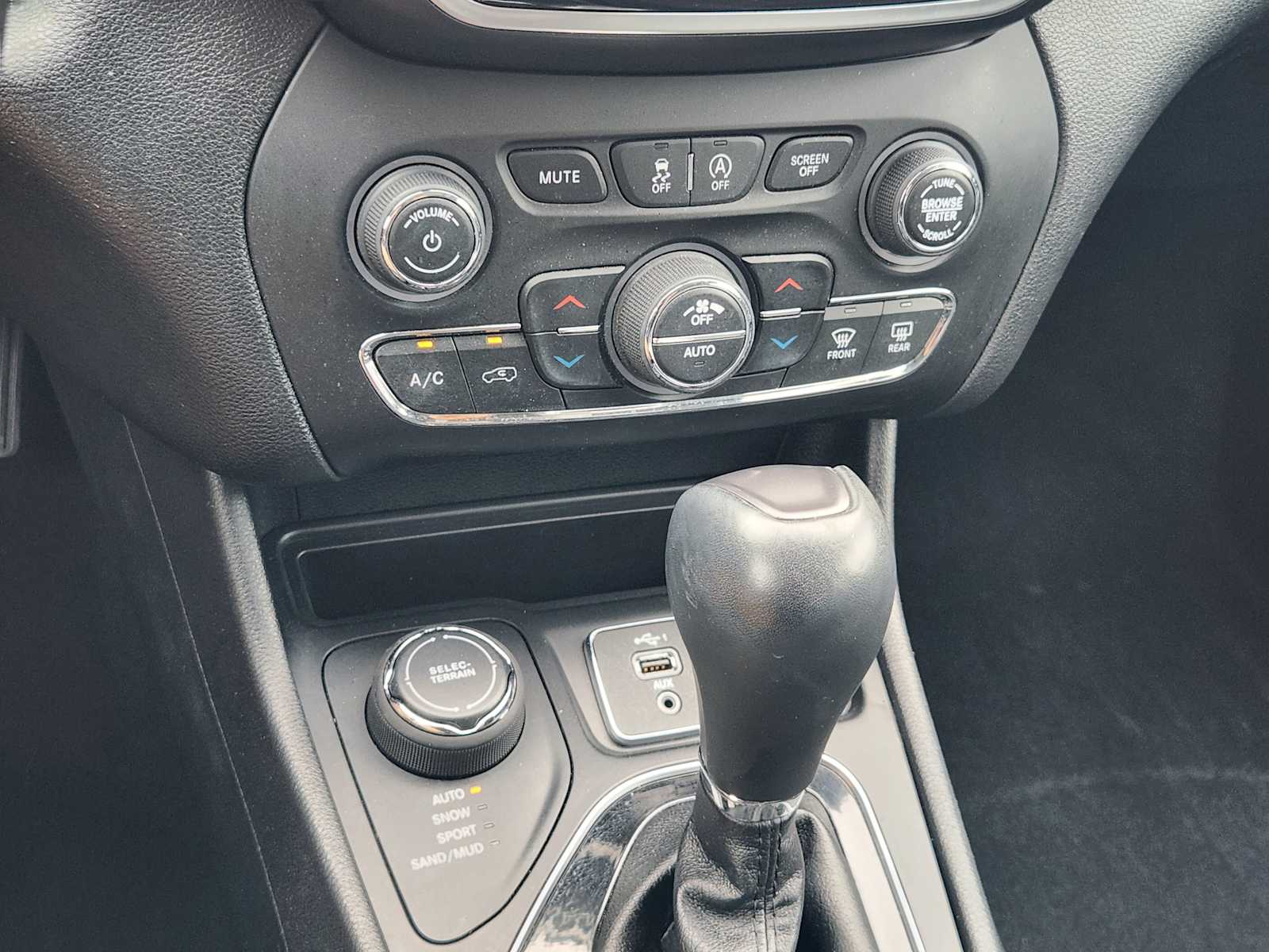 Thumbnail: 2020 Jeep Cherokee - 18