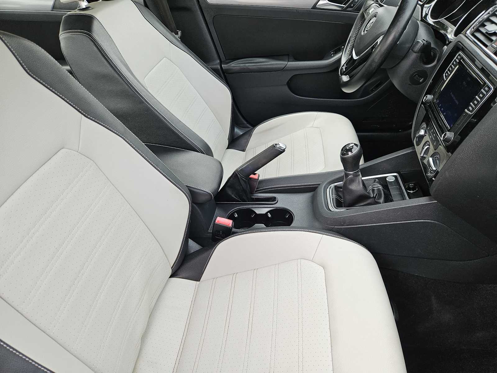 Thumbnail: 2016 Volkswagen Jetta - 14