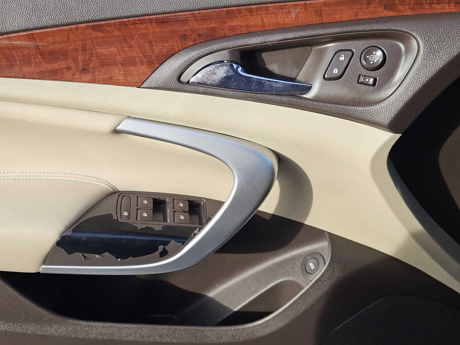 Thumbnail: 2016 Buick Regal - 22