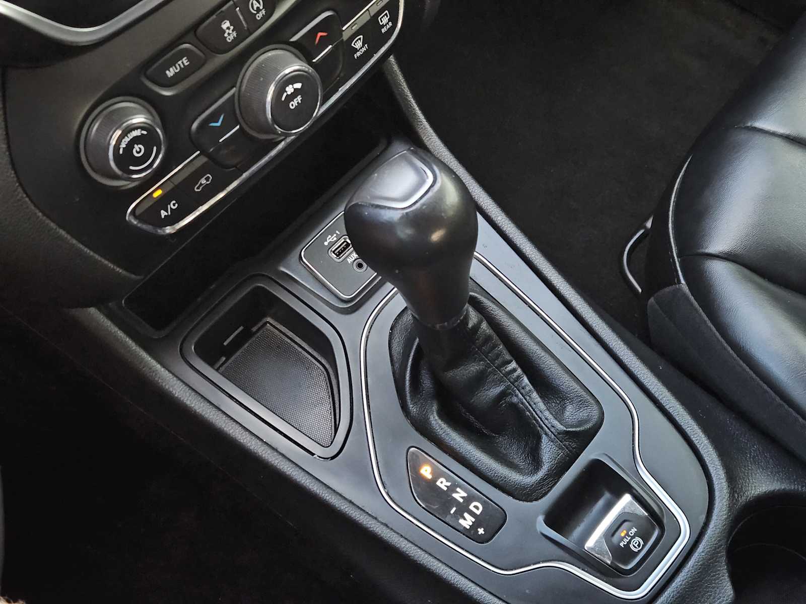 Thumbnail: 2020 Jeep Cherokee - 19