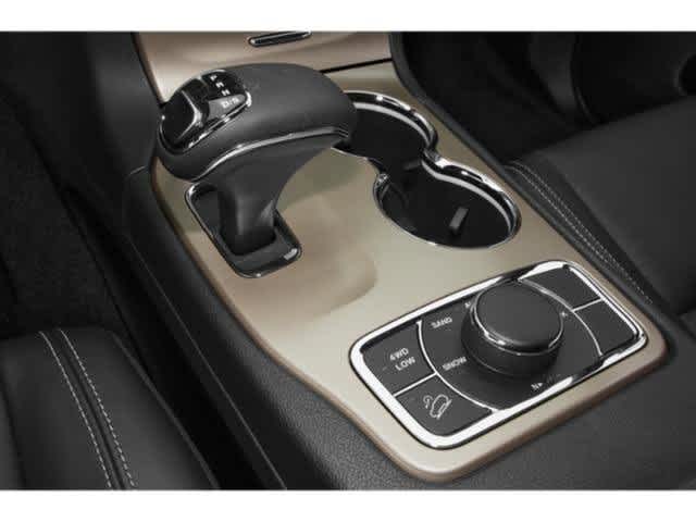 Thumbnail: 2015 Jeep Grand Cherokee - 14