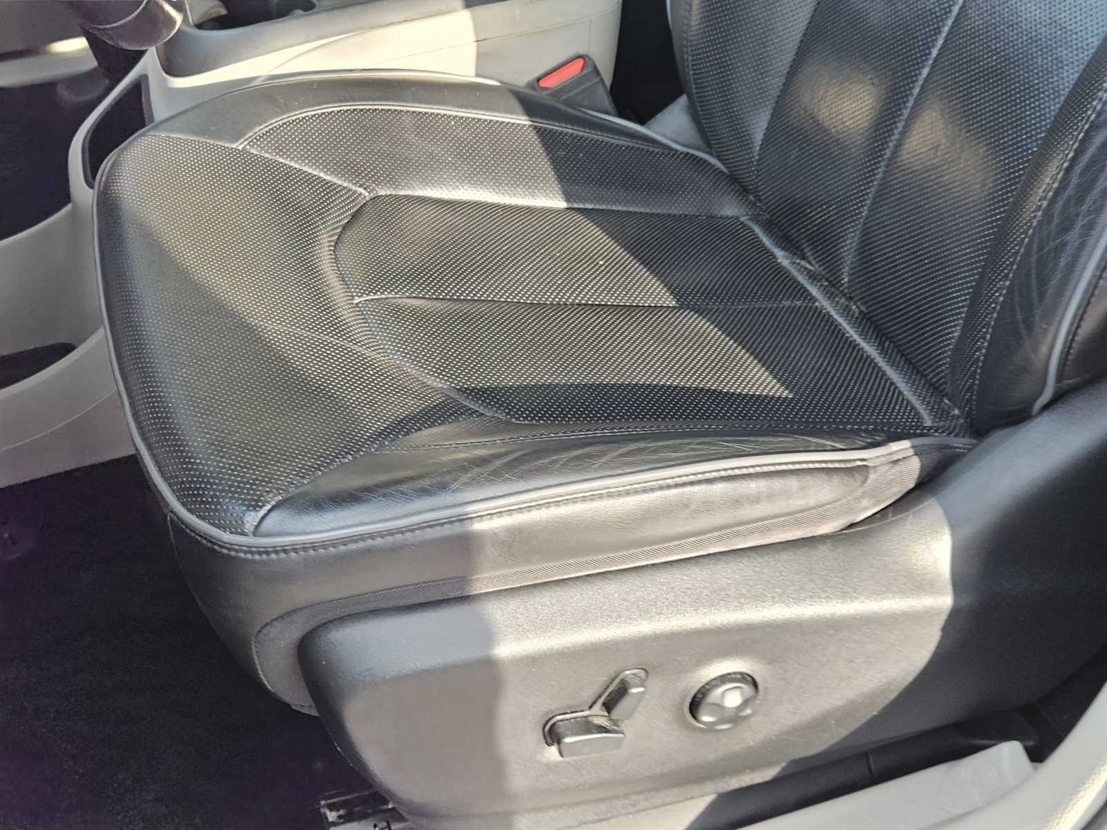 2020 Chrysler Pacifica Limited 24