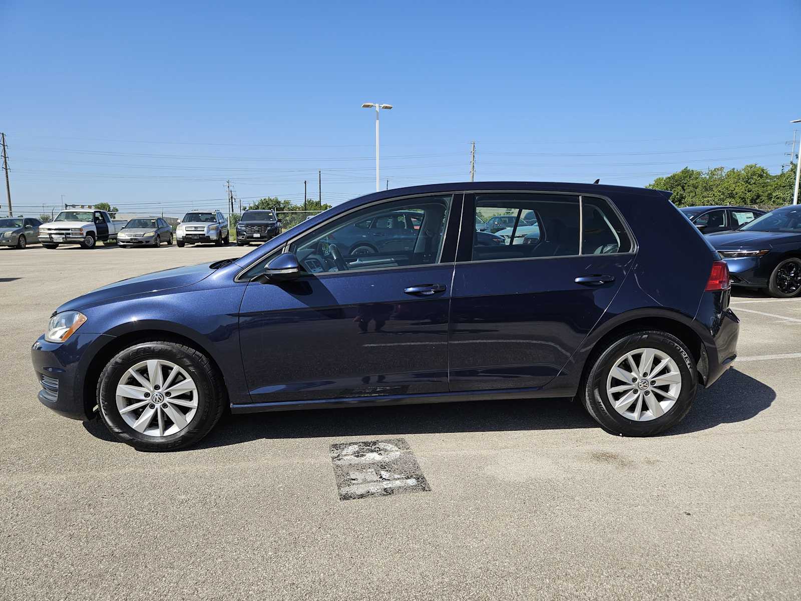 Thumbnail: 2016 Volkswagen Golf - 4