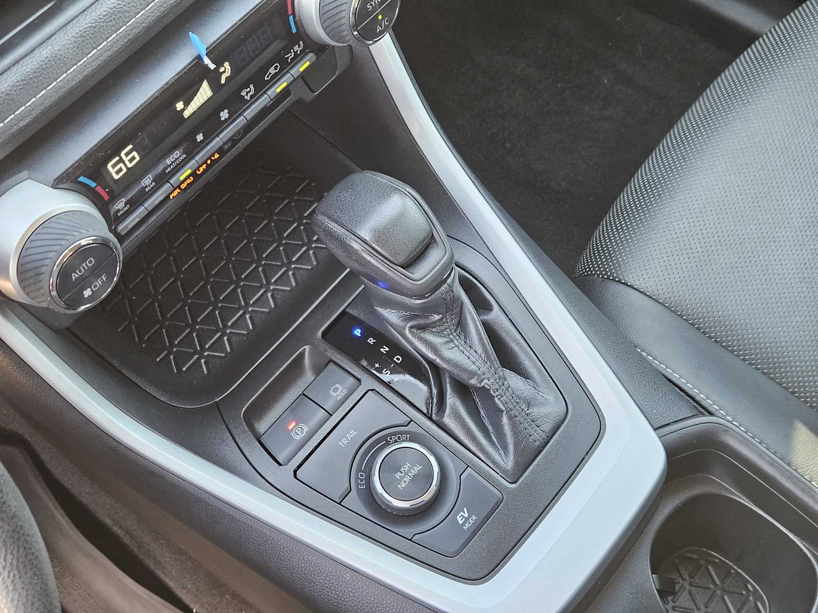 Thumbnail: 2021 Toyota RAV4 - 20