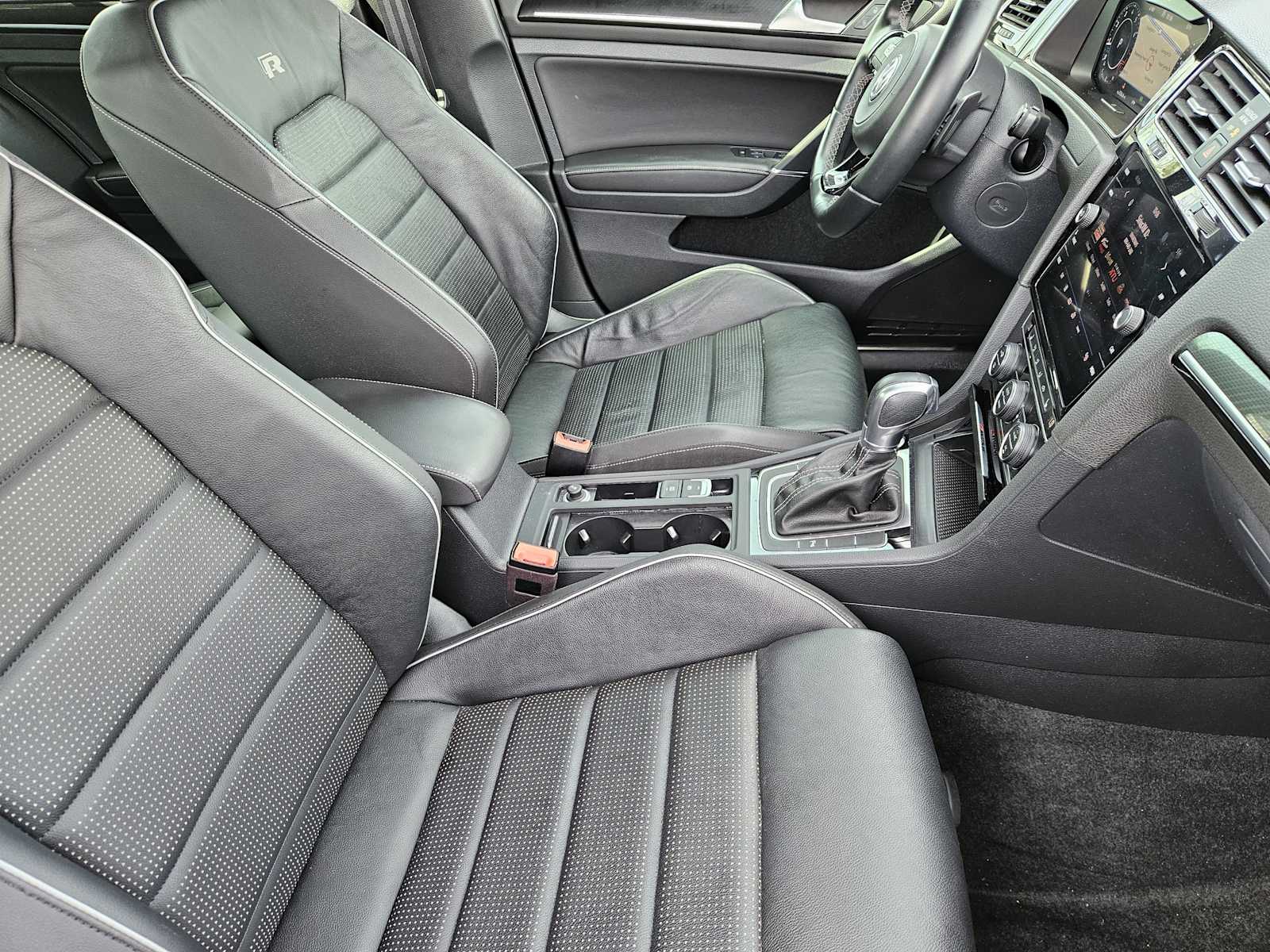 Thumbnail: 2019 Volkswagen Golf - 14