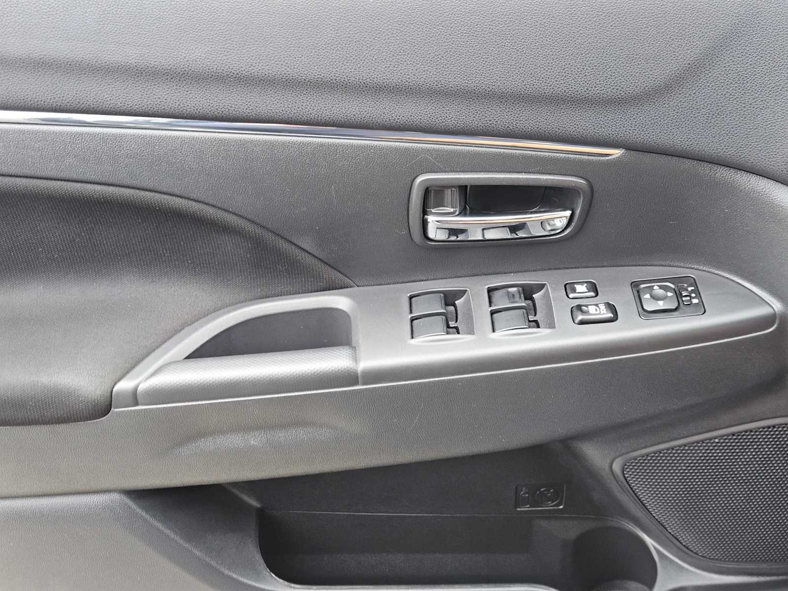 Thumbnail: 2023 Mitsubishi Outlander Sport - 21