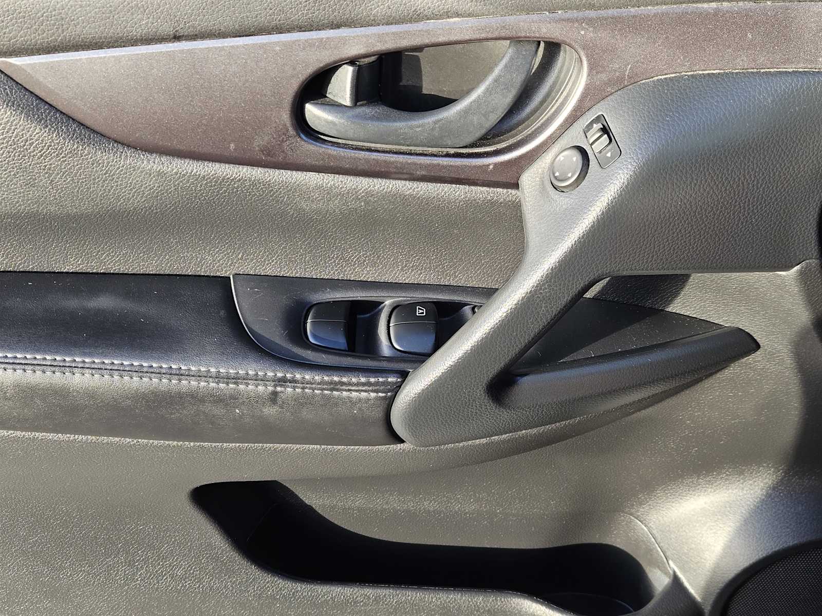 Thumbnail: 2020 Nissan Rogue Sport - 21