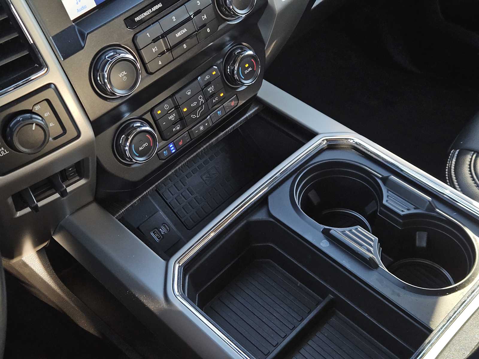 Thumbnail: 2021 Ford Econoline - 20