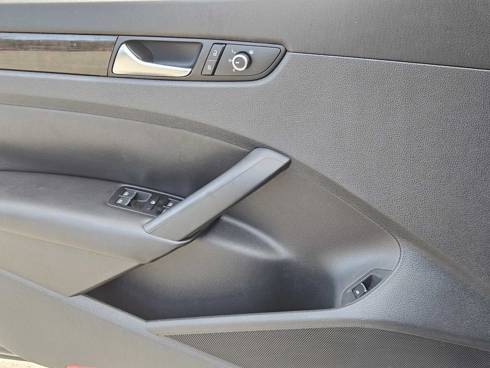 Thumbnail: 2014 Volkswagen Passat - 23