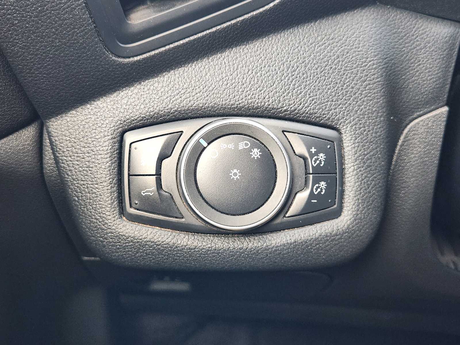 Thumbnail: 2019 Ford Escape - 20