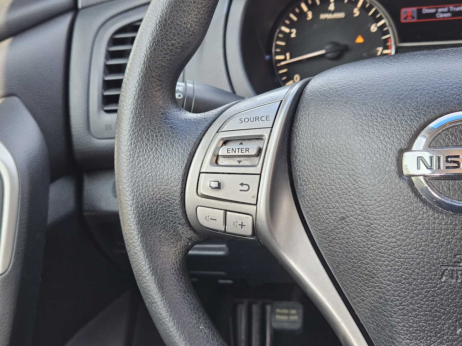Thumbnail: 2015 Nissan Altima - 27