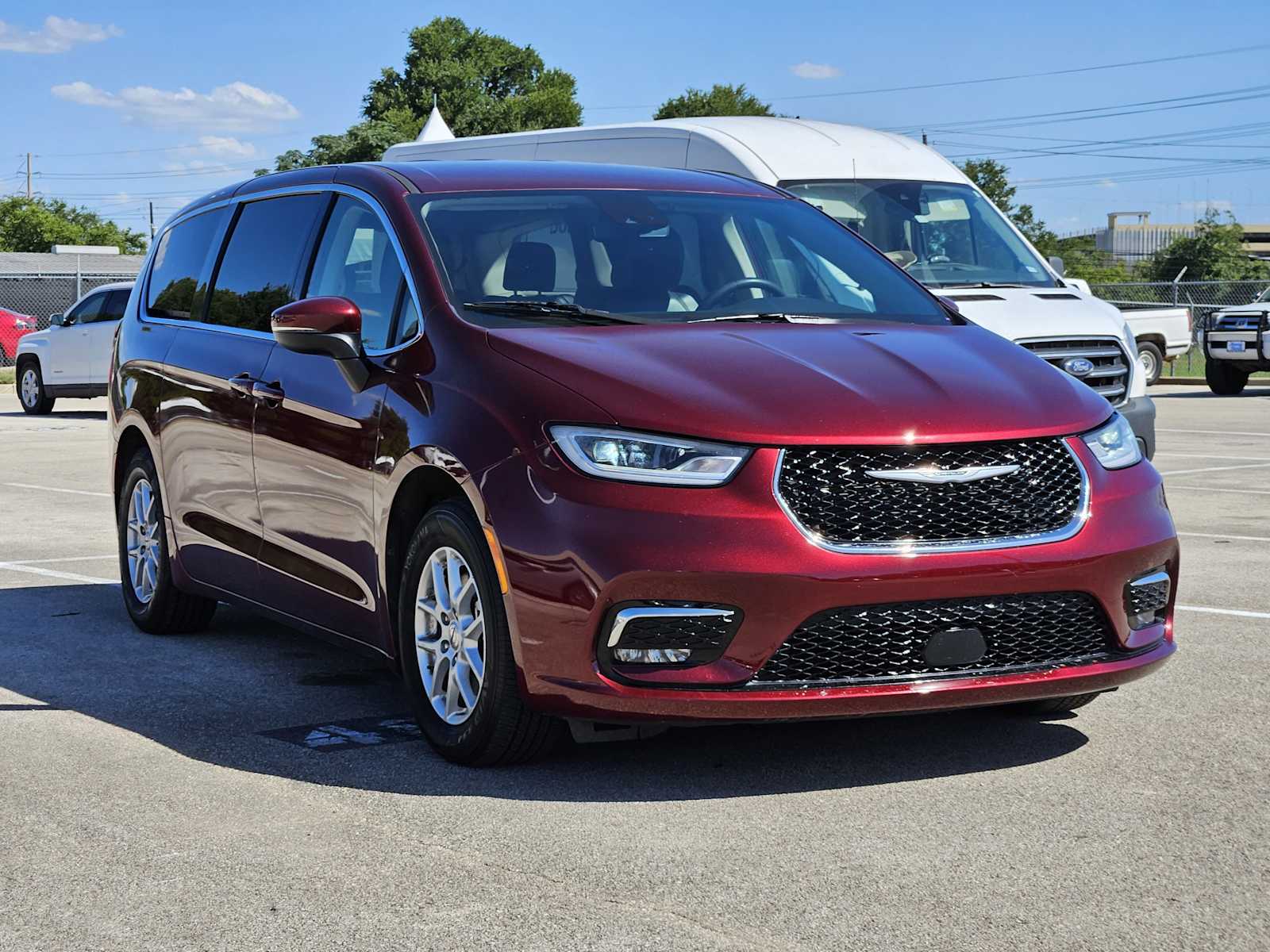 Thumbnail: 2023 Chrysler Pacifica - 3