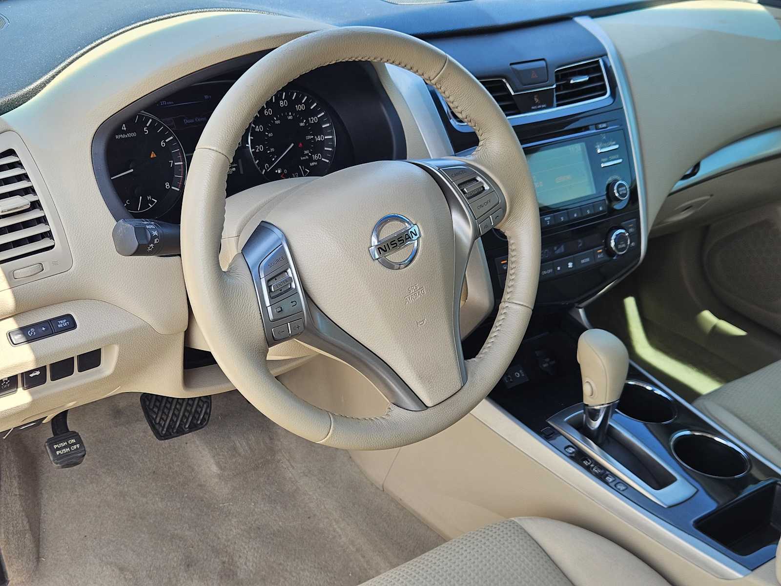 2014 Nissan Altima 2.5 SV photo 2
