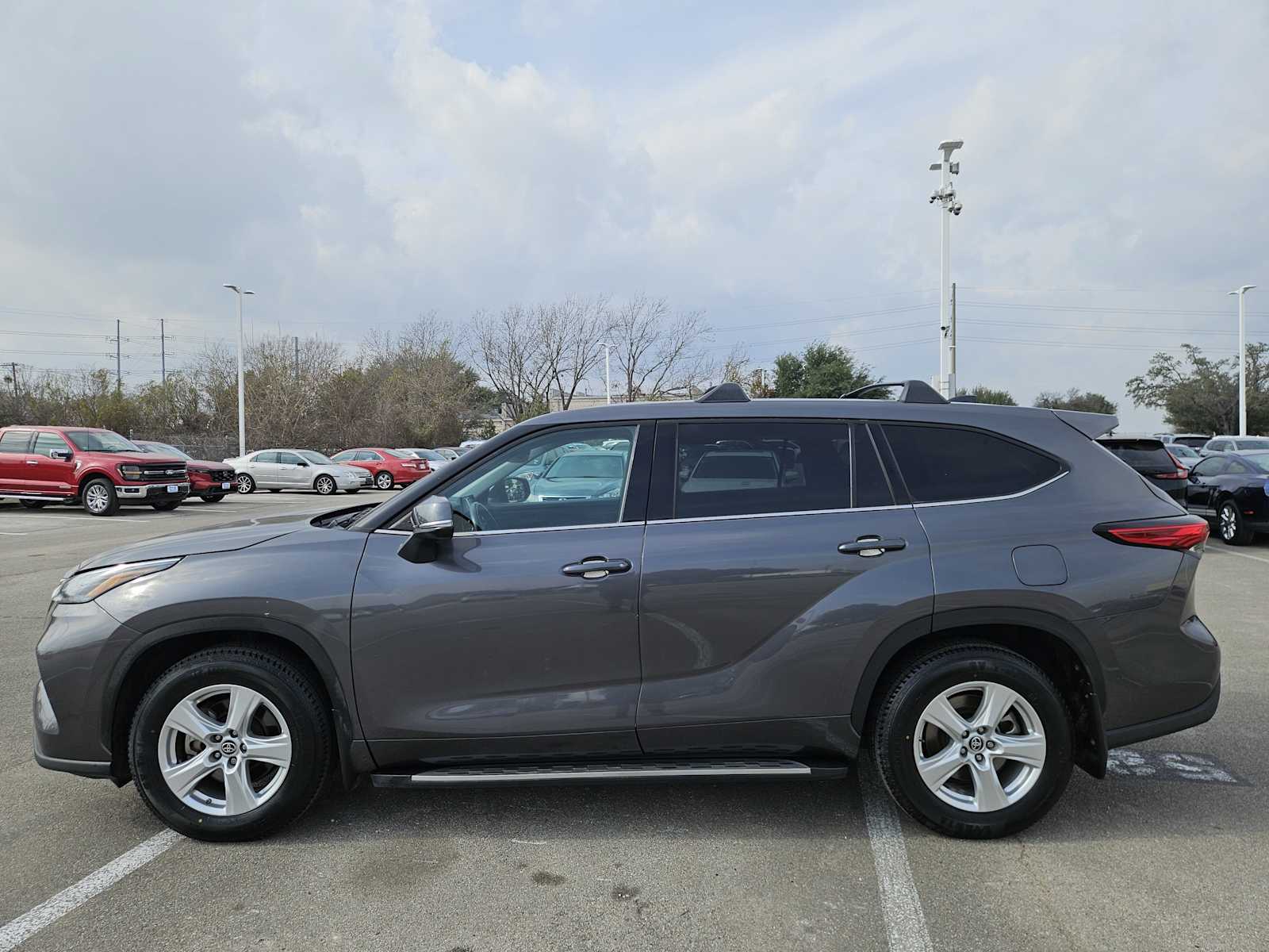 Thumbnail: 2022 Toyota Highlander - 4