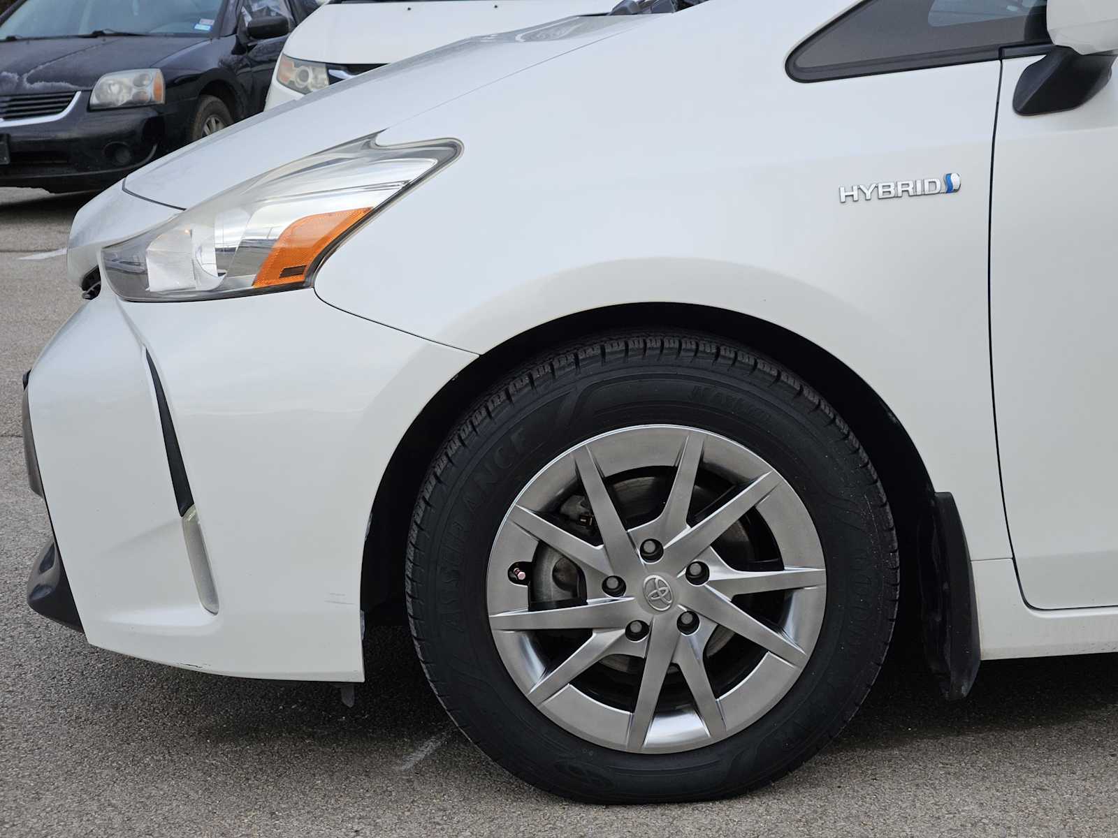 Thumbnail: 2015 Toyota Prius v - 7