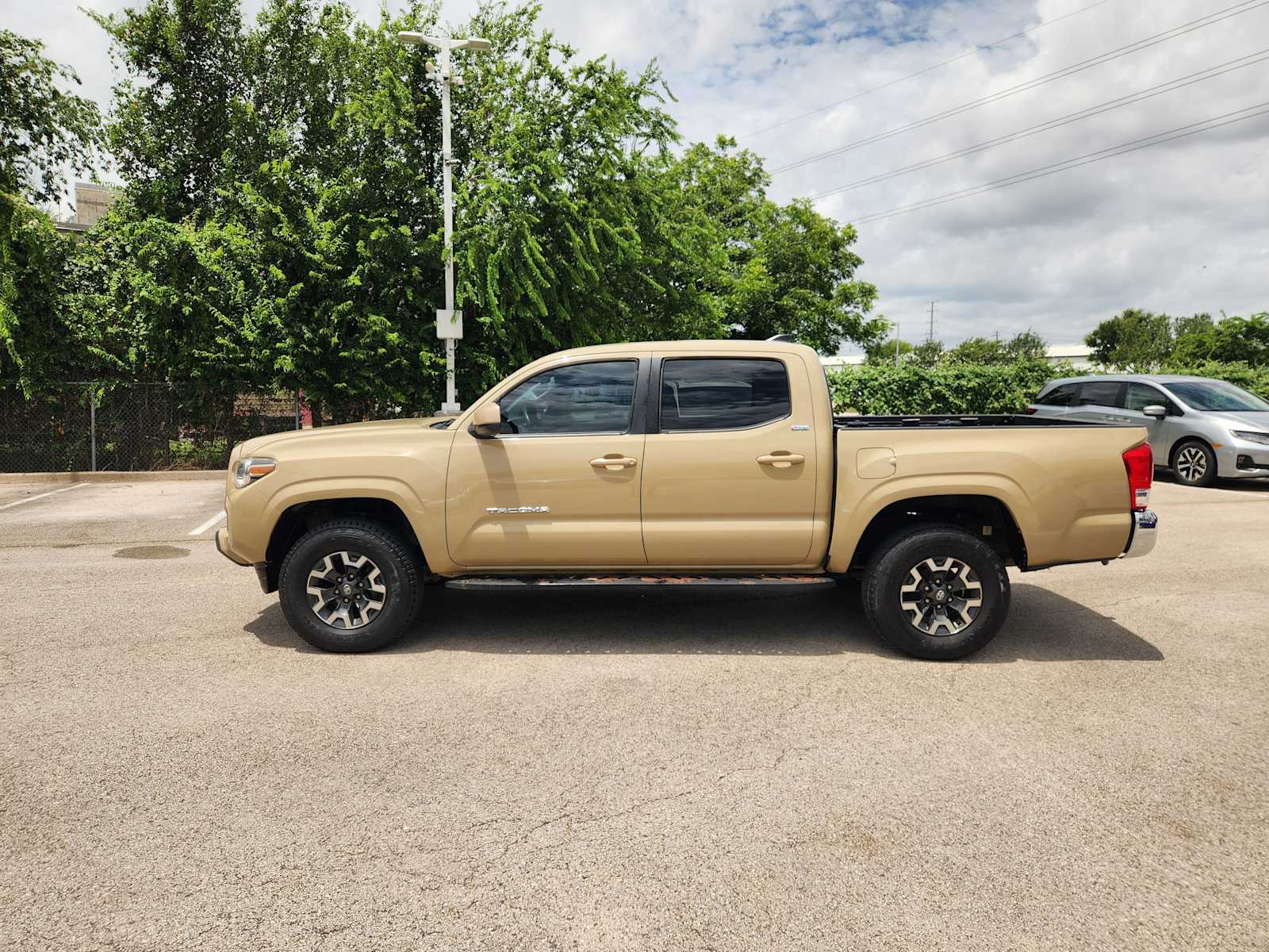Thumbnail: 2016 Toyota Tacoma - 3