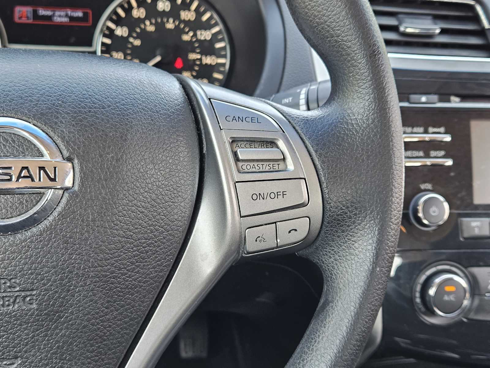 Thumbnail: 2015 Nissan Altima - 28