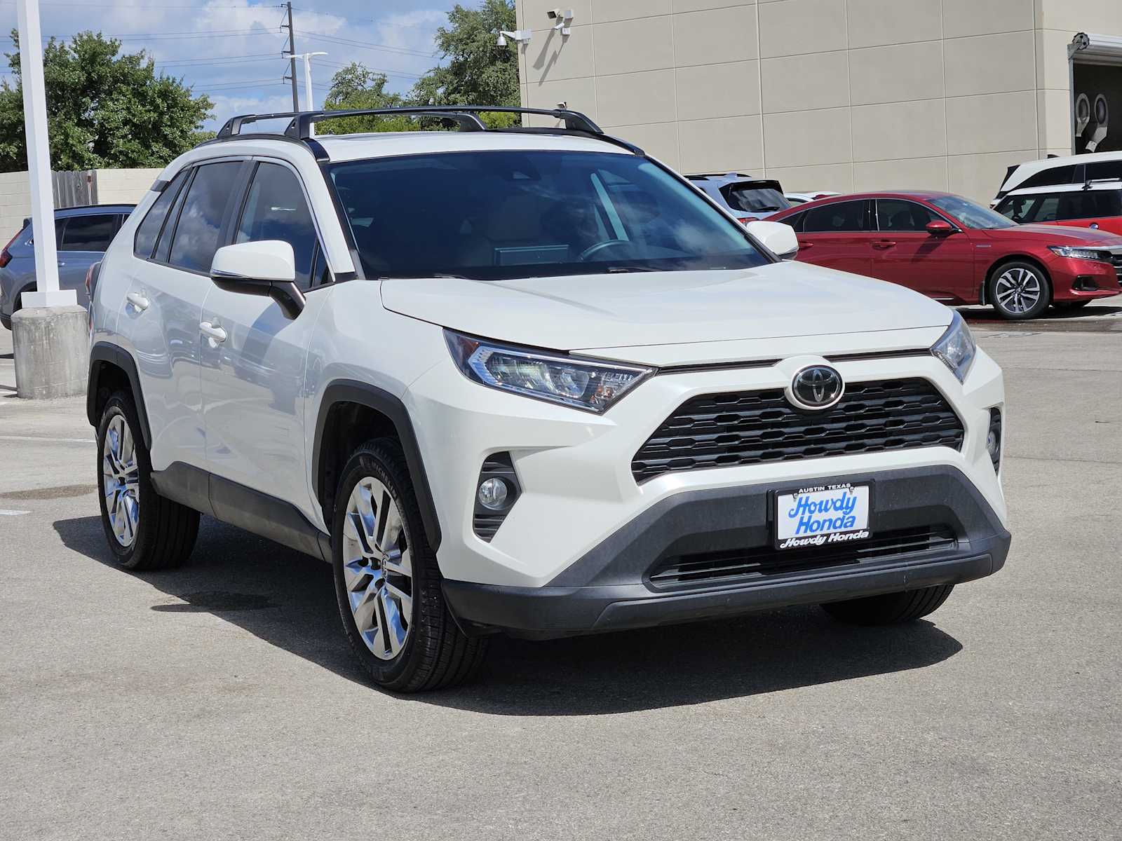 2021 Toyota RAV4 XLE Premium photo 3