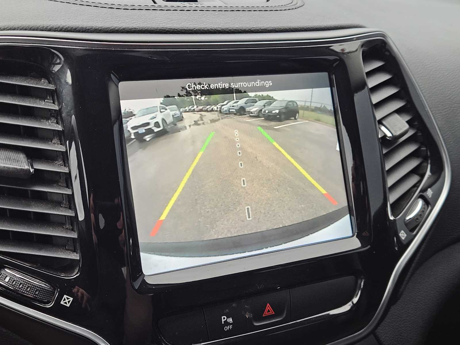 Thumbnail: 2019 Jeep Cherokee - 17