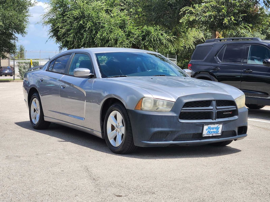 Used 2013 Dodge Charger SE Sedan