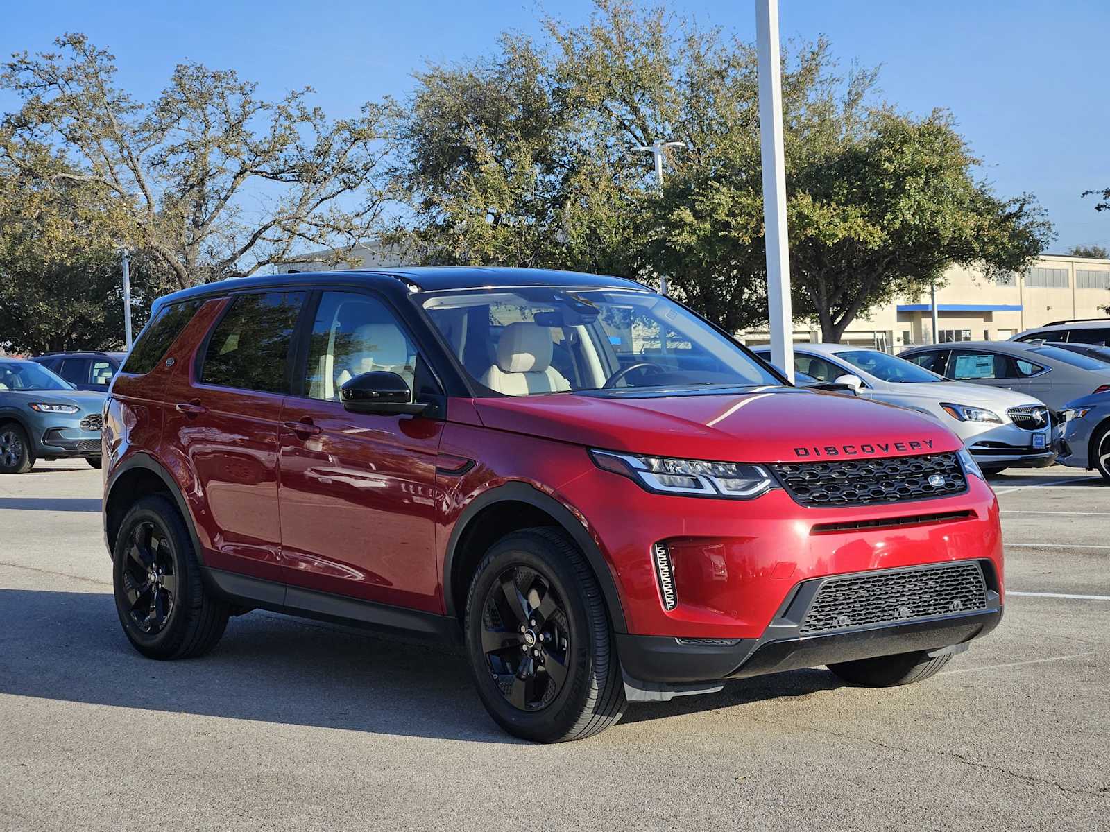 Thumbnail: 2020 Land Rover Discovery Sport - 3