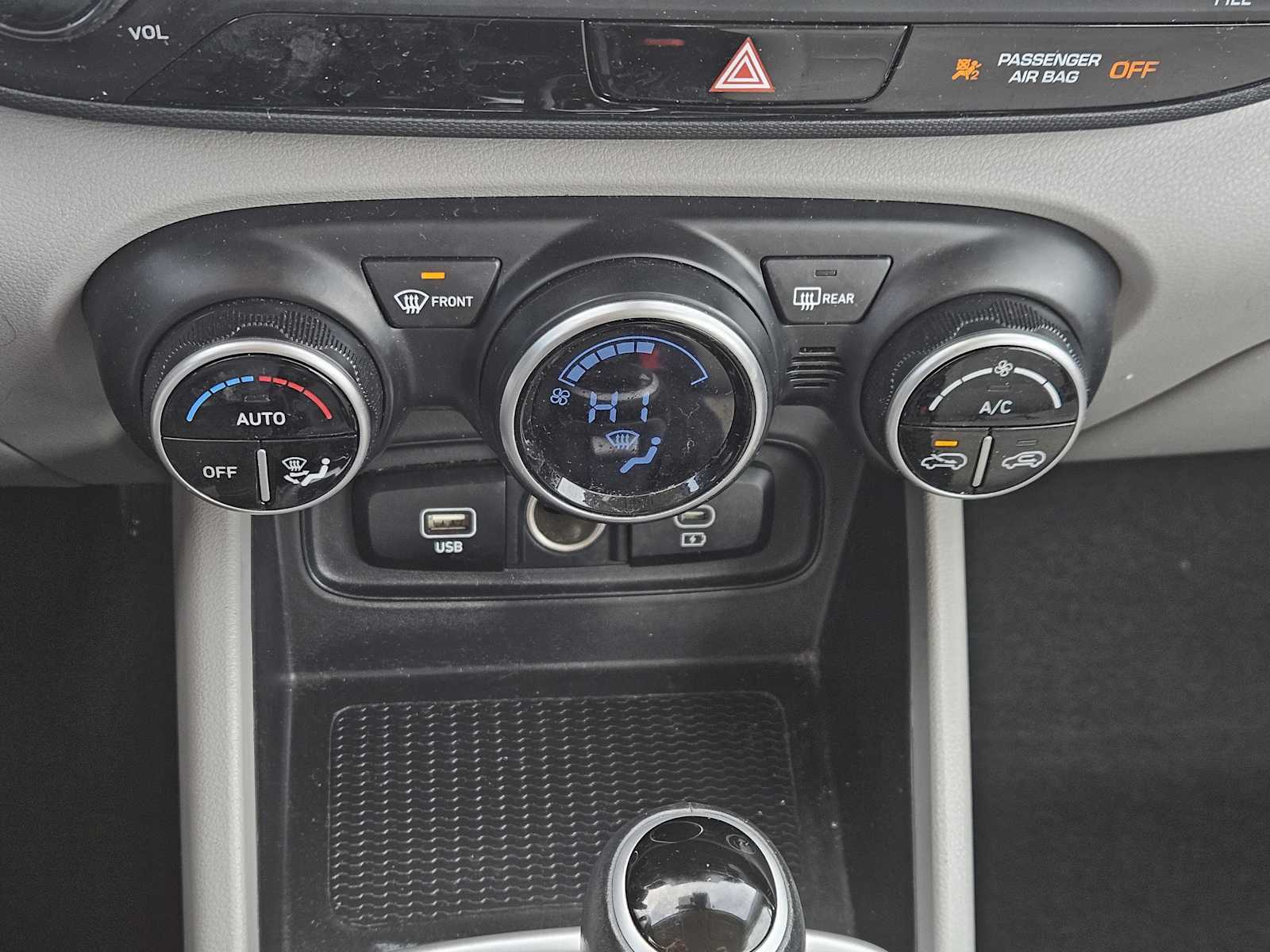 Thumbnail: 2023 Hyundai Venue - 18