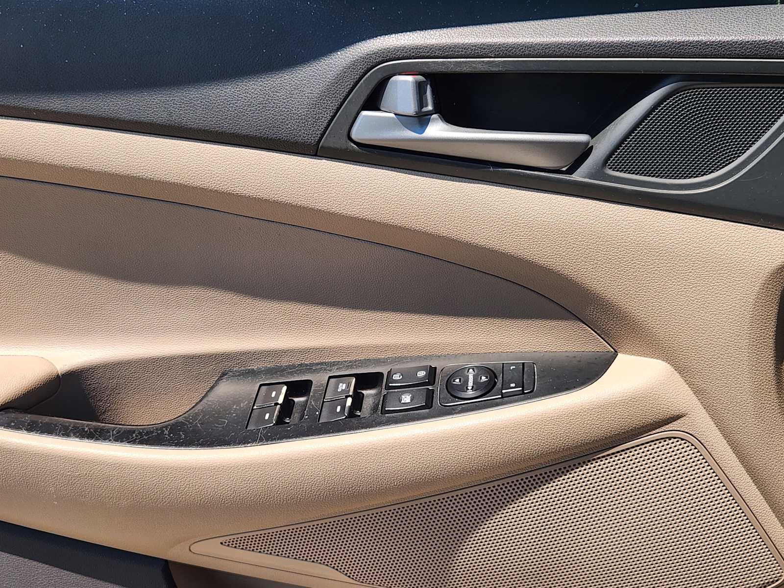 Thumbnail: 2016 Hyundai Tucson - 23